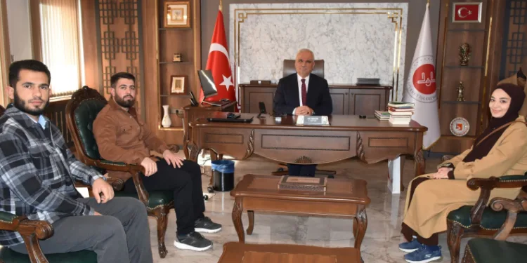 Gençler teşekkürler ziyaretinde bulundu