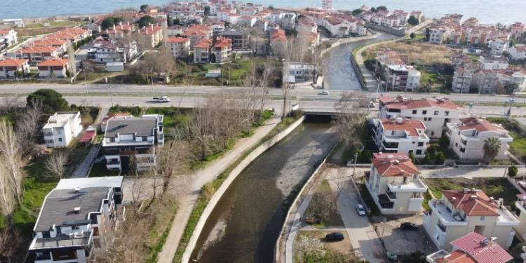 3 dakika arayla oruçlarını açıyorlar