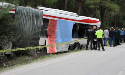 Belediye otobüsüne TIR çarptı: 1 ölü, 4 yaralı