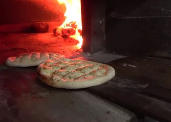 Fırınlarda Ramazan pidesi mesaisi