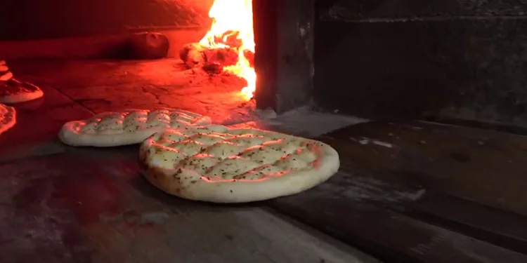 Fırınlarda Ramazan pidesi mesaisi