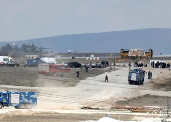 Eğitim uçağı şantiye alanına düştü: 1 şehit