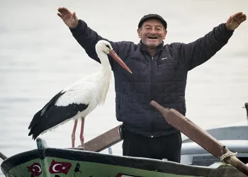 Yaren Leylek 13. kez balıkçı Adem amcaya kavuştu