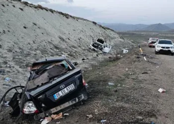 Erzurum’da pikap ile otomobil kafa kafaya çarpıştı: 1 ölü, 6 yaralı