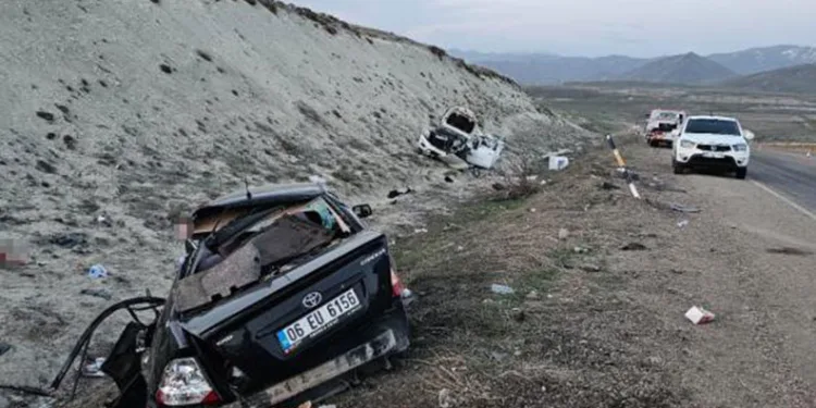 Erzurum’da pikap ile otomobil kafa kafaya çarpıştı: 1 ölü, 6 yaralı