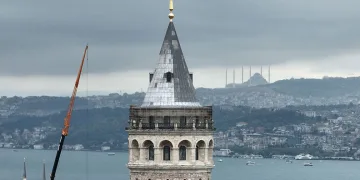 Galata Kulesi’nin alemine paratoner takıldı