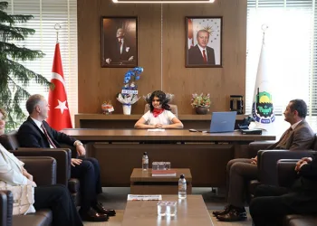 İnegöl’de başkanlık koltuğu Ayşe Zehra’nın