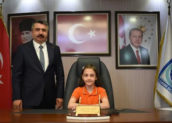 Oktay Yılmaz, koltuğunu miniklere bıraktı