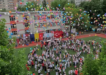 Romanya’da çocuklar 23 Nisan’ı kutladı
