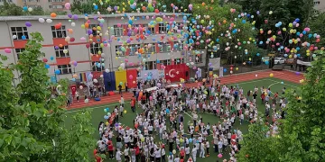 Romanya’da çocuklar 23 Nisan’ı kutladı