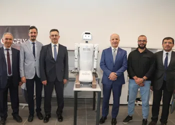 YÖK Başkanı’ndan BTÜ Robot Merkezine tam not