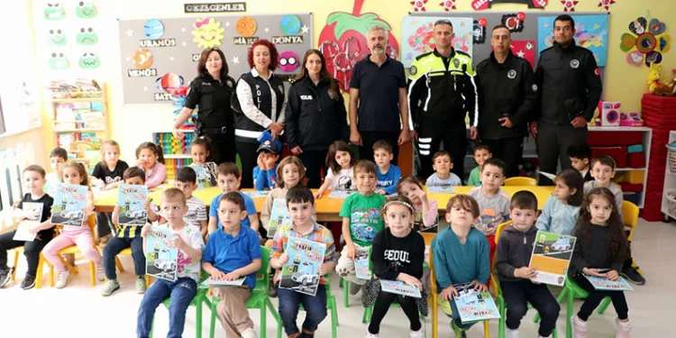 Polis teşkilatından miniklere ziyaret