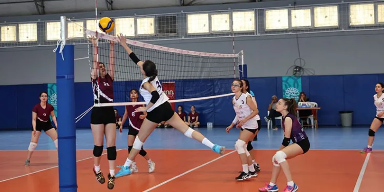 Nilüfer Uluslararası Spor Şenlikleri heyecanlı müsabakalara sahne oluyor