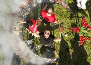 23 Nisan’da ay yıldızlı mangalda ciğer ziyafeti