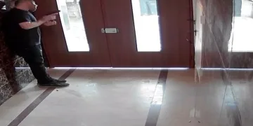 Halüsinasyon gören adam kendisiyle çatıştı