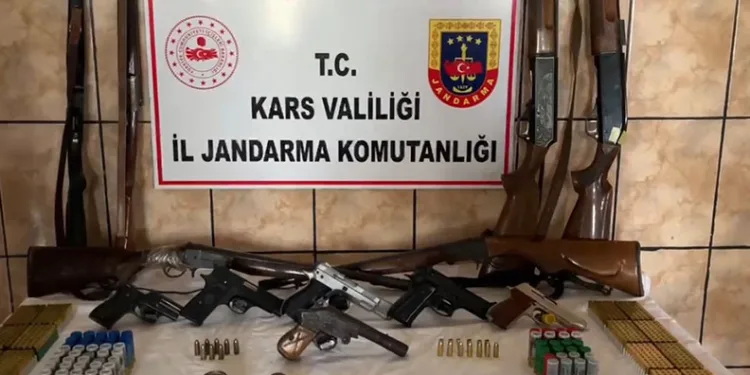 Kars’ta silah ve tarihi eser kaçakçılarına operasyon