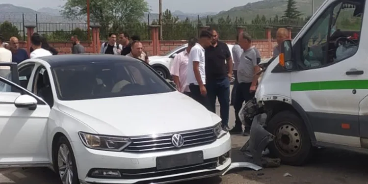 Siirt’te otomobil ile minibüs çarpıştı: 7 yaralı