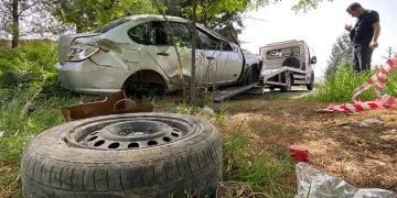 Diyarbakır’da kontrolden çıkan otomobil takla attı: 3 yaralı