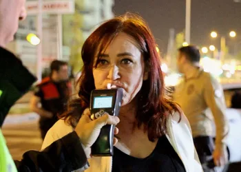 Polisin alkollü sürücü ile imtihanı