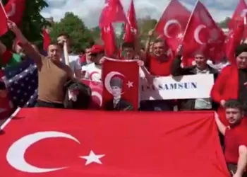 Türklerden Ermeni provokasyonuna karşı gösteri