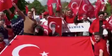 Türklerden Ermeni provokasyonuna karşı gösteri