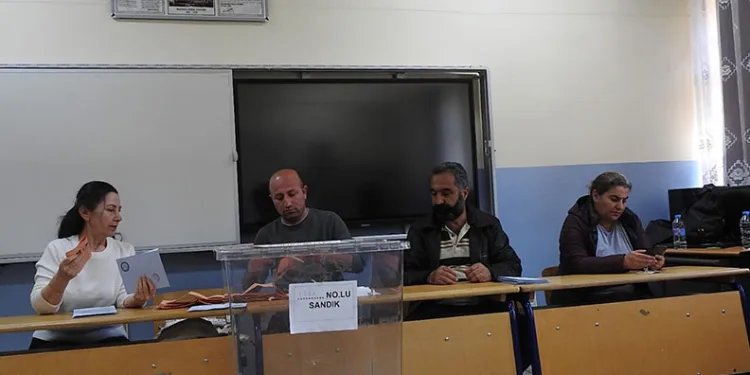 Oylar eşit çıkınca muhtar kura ile belirlendi