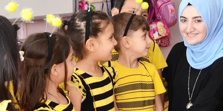 Sümeyra öğretmen meslektaşlarını yasa boğdu