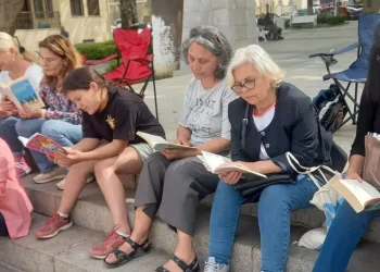 Mudanyalılar mütareke meydanında toplanıp kitap okudu