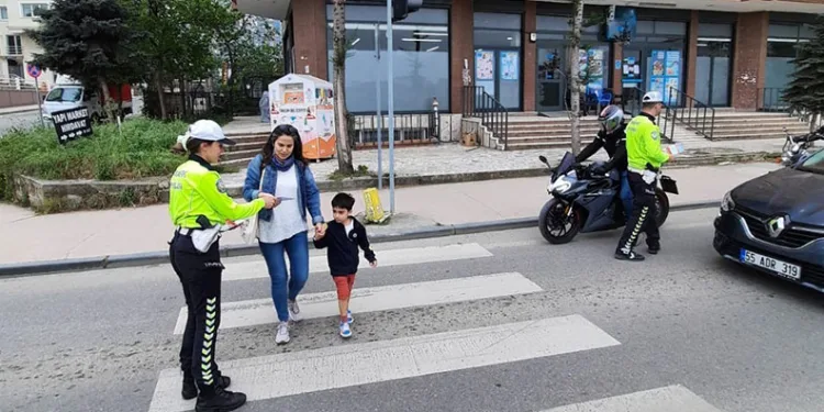 Samsun polisi, trafik kazalarının önüne geçmek için bilgilendirdi