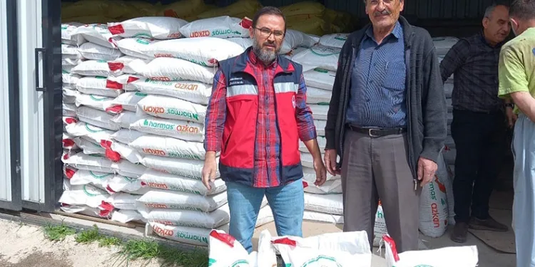 Tavşanlı’da 68 çiftçiye yüzde 50 hibeli nohut tohumu dağıtıldı