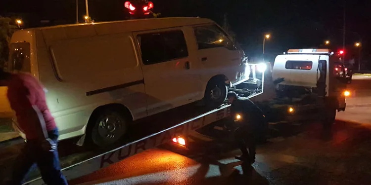 Kavga ihbarına gelen polisleri görünce kaçmaya çalıştılar