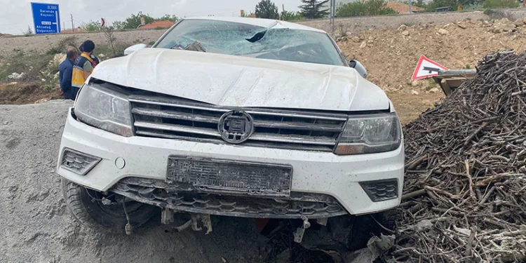 Kontrolden çıkan cip yol kenarına savruldu: 4 yaralı