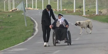 10 yıl sonra köy meydanına çıktı