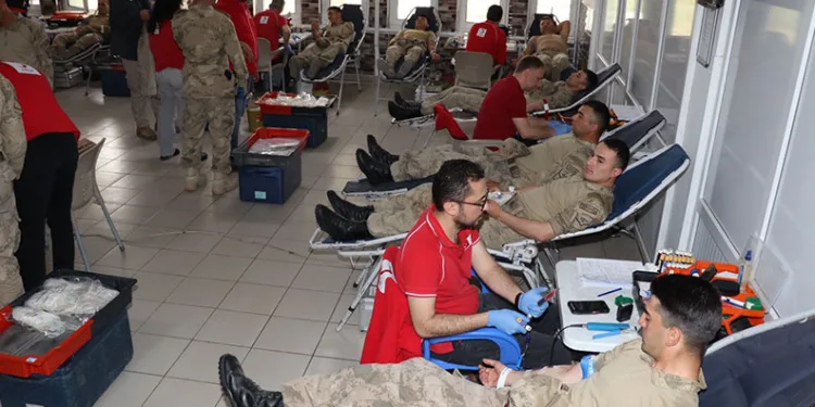 Askerler kan ve kök hücre bağışı yaptı