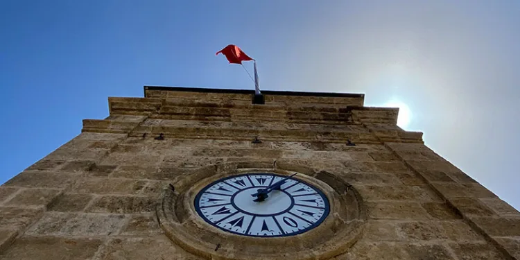 Saat Kulesi’ne dikilen bayrağa yapılan itirazda son nokta