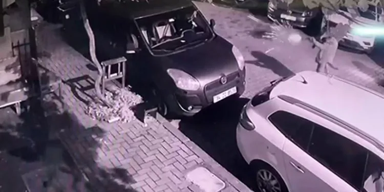 5 dakika arayla aynı mahalledeki 2 iş yeri tarandı
