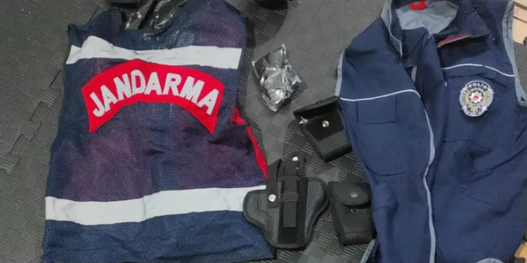 2 DEAŞ’lı, jandarma ve polis kıyafetiyle yakalandı