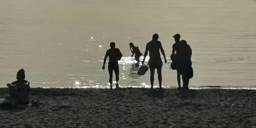 Nisan ayında Kuşadası’nda deniz keyfi