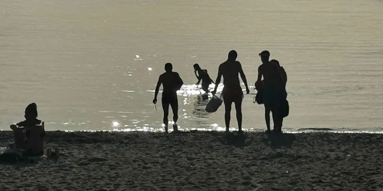 Nisan ayında Kuşadası’nda deniz keyfi