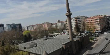 8 asırlık camide 80 kişi itikafa girdi