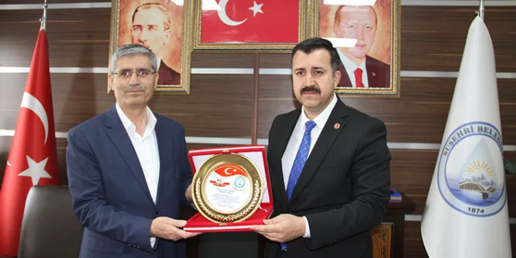 Suşehri Belediyesi’nde devir teslim töreni
