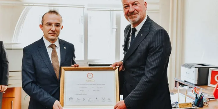 Fatih Karabatı mazbatasını aldı