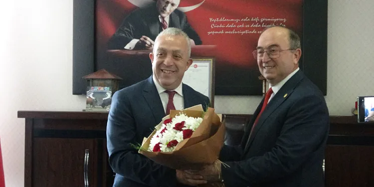 Artvin Belediyesi’nde devir teslim töreni gerçekleşti