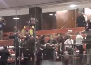 İsrailli rehine yakınlarından boyalı eylem