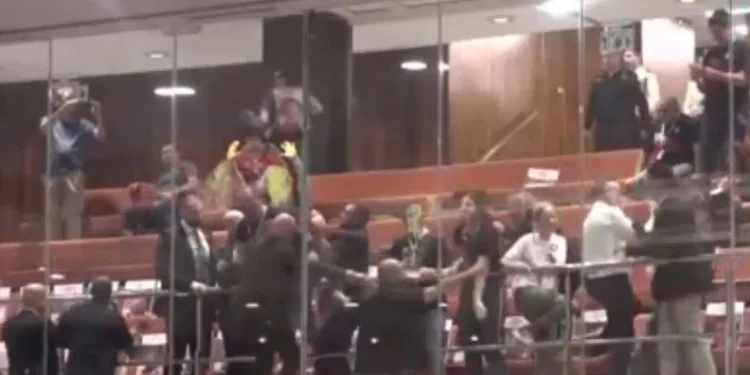 İsrailli rehine yakınlarından boyalı eylem