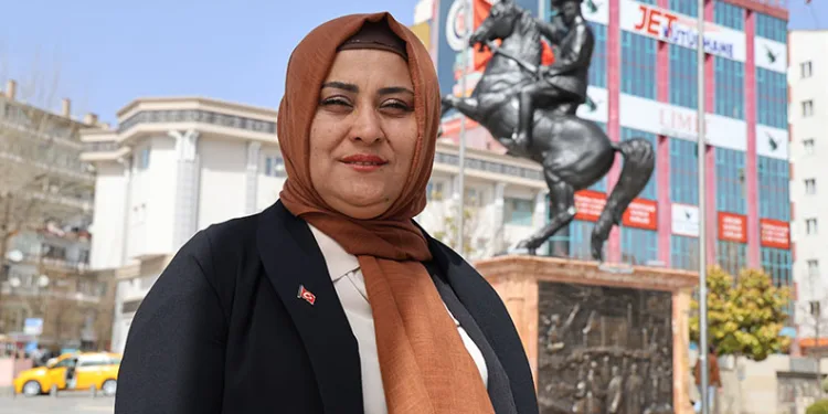 Kırşehir’in en büyük mahallesinin muhtarı kadın oldu