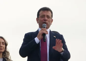 Ekrem İmamoğlu mazbatasını aldı