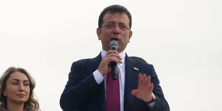 Ekrem İmamoğlu mazbatasını aldı