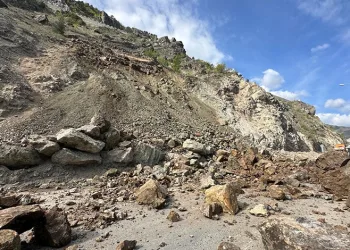 Artvin-Yusufeli karayolu heyelan