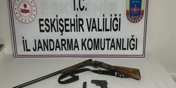 Çok sayıda ruhsatsız silah ve mühimmat ele geçirildi